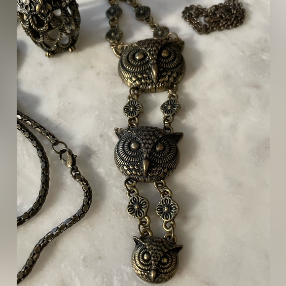 Gently worn Set of 2 Vintage Look -Long length- Owl Fashion Jewelry Necklaces - Picture 3 of 7